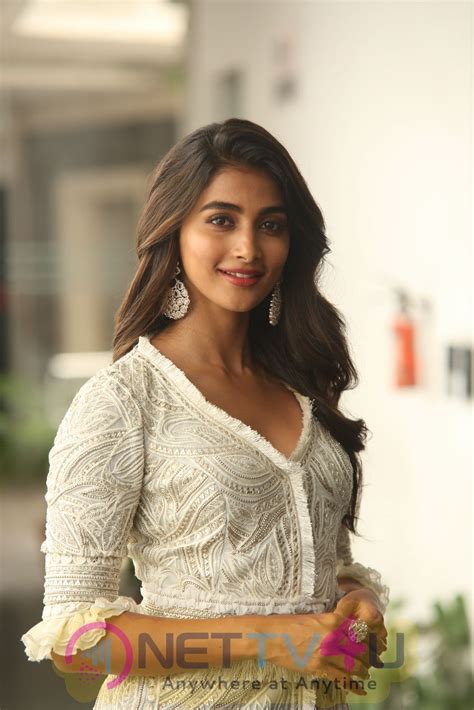 pooja hegde beautiful photos|pooja hegde thighs.